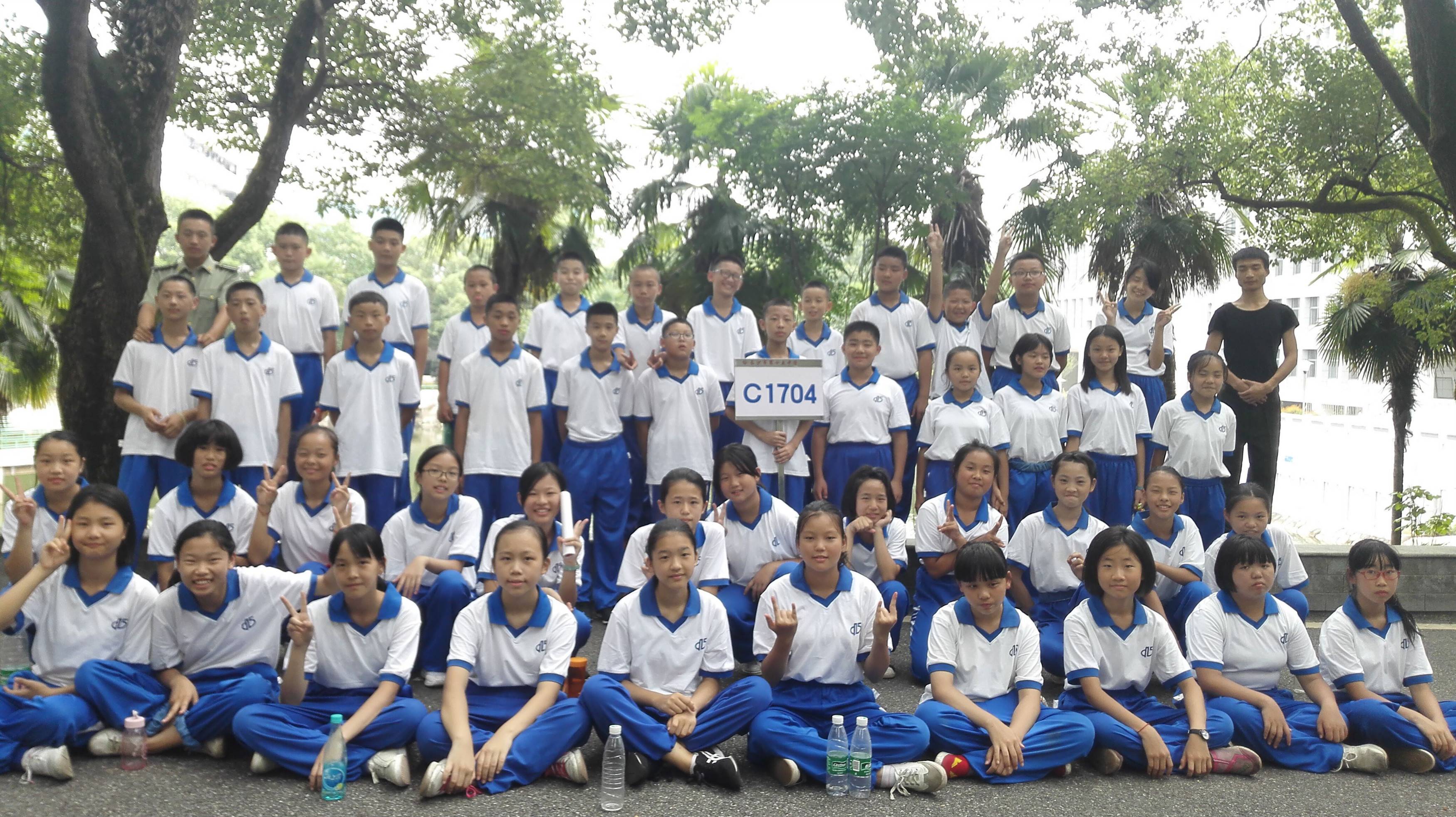 C1704班班级照 (1)_meitu_19.jpg